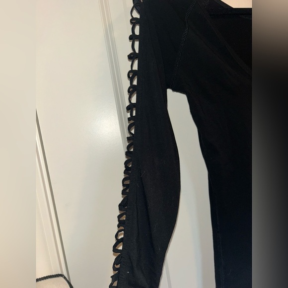 Free people movement  Black V-Neck Women's lone sleeve cut out top open back - Picture 3 of 6
